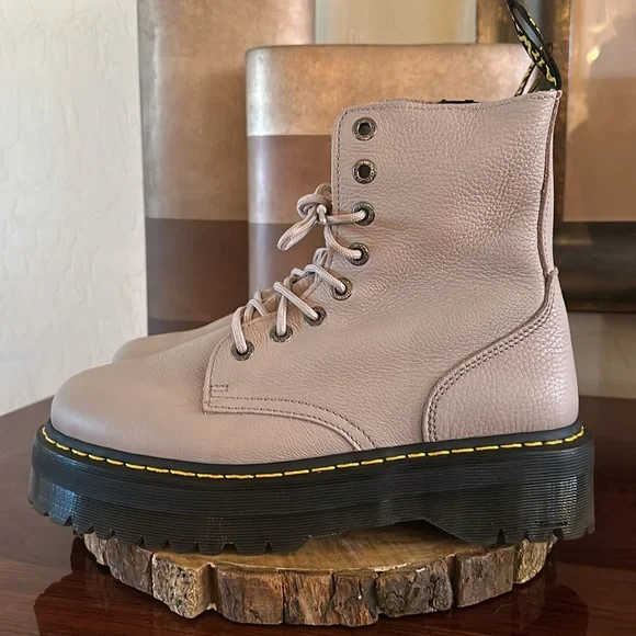Dr. Martens *NWOB* Jadon III Boot Pisa Leather Platforms, Unisex, Taupe - Picture 6 of 11